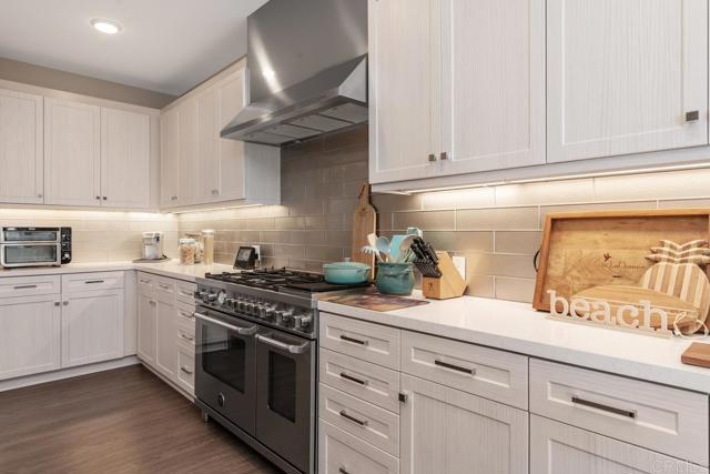 Detail Gallery Image 4 of 30 For 800 Grand Ave #105,  Carlsbad,  CA 92008 - 2 Beds | 2 Baths