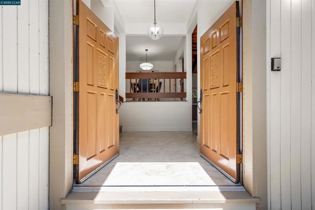 220 Devonshire Ct, Pleasant Hill CA: https://media.crmls.org/mediaz/eb10dc56-dc98-468a-ab5f-dfe96c7634b2.jpg