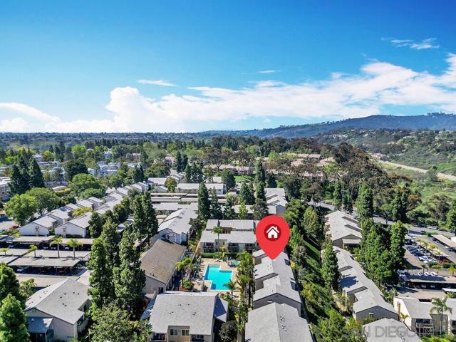8536 Via Mallorca, La Jolla CA: https://media.crmls.org/mediaz/eb11a5f3-7bc5-4eb9-a527-43ccfaa6d18e.jpg