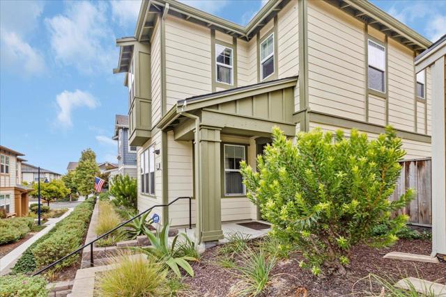 2731 Bungalow Drive, Marina CA: https://media.crmls.org/mediaz/eb1217f0-06cc-4040-82e1-47bebab3651c.jpg