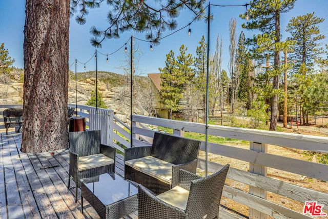 2337 Lookout Drive,  CA: https://media.crmls.org/mediaz/eb12d9e6-da39-4949-957c-078d42bc4c31.jpg