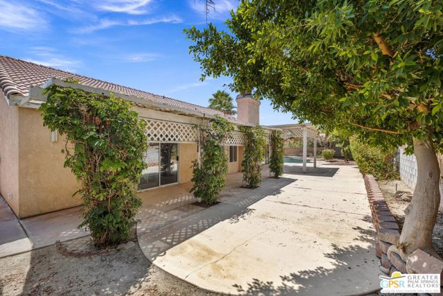 42667 Cardiff Street, Palm Desert CA: https://media.crmls.org/mediaz/eb12fbae-9529-4276-811d-166328ea487d.jpg
