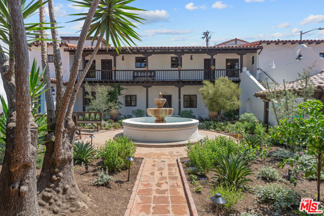1304 1/2 N Harper Avenue, West Hollywood CA: https://media.crmls.org/mediaz/eb14ea31-9175-43f8-837e-9f4d230ea4ce.jpg