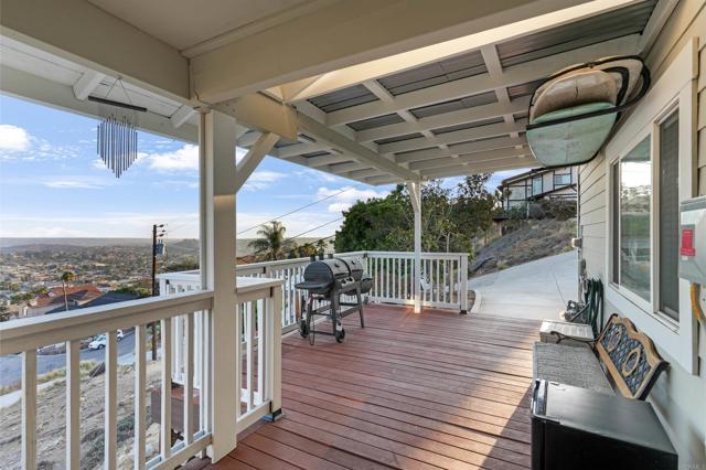 Detail Gallery Image 4 of 51 For 1421 Maria Ave, Spring Valley,  CA 91977 - 5 Beds | 4 Baths