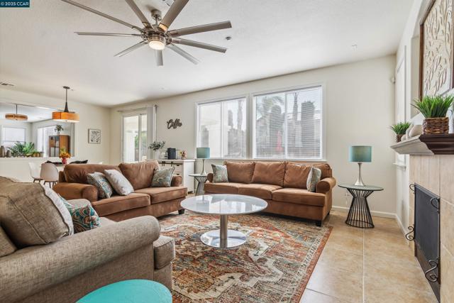 1840 Tanglewood Ln, Brentwood CA: https://media.crmls.org/mediaz/eb155ef3-f56b-458f-94bb-6f67a4fe82c1.jpg
