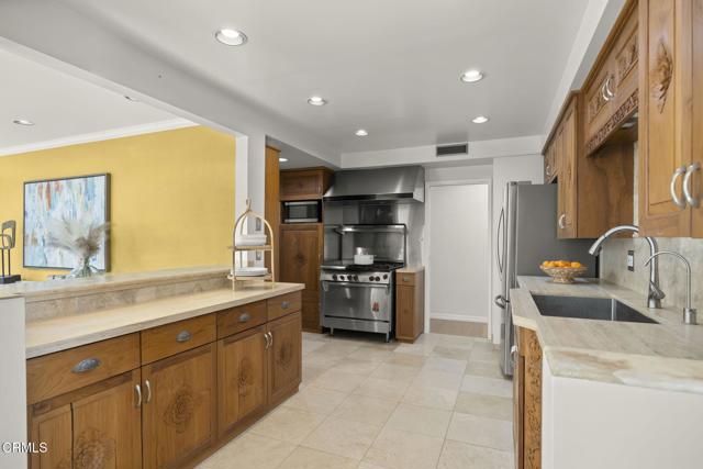 354 Arnett Avenue, Ventura CA: https://media.crmls.org/mediaz/eb158a6d-93cb-4d02-9d1c-c4be3418bea3.jpg