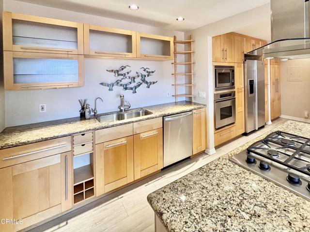 Detail Gallery Image 5 of 28 For 2231 Martinique Ln, Oxnard,  CA 93035 - 2 Beds | 2 Baths