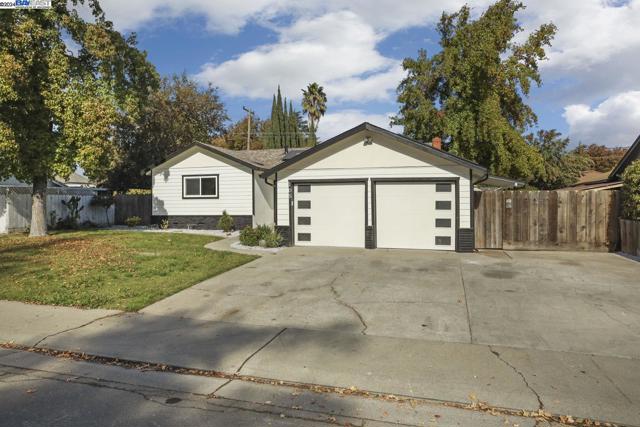 Image 0 of 39 For 105 Benjamin Holt Dr