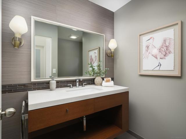 327 Pine Needles Dr, Del Mar CA: https://media.crmls.org/mediaz/eb16e0b8-bbc8-485d-b6d9-558fee90f97d.jpg