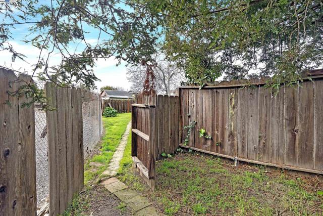 36517 Cherry St, Newark CA: https://media.crmls.org/mediaz/eb1710ea-f9e4-43a1-b678-effa137564ff.jpg