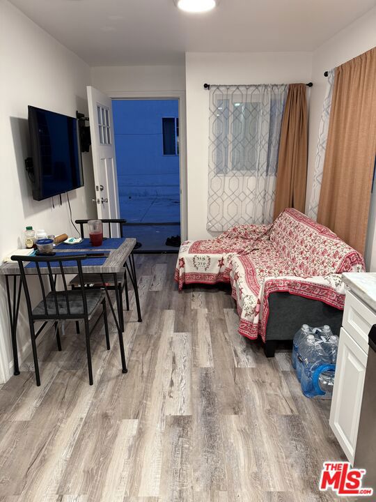 1501 Hartsook Street, Sherman Oaks CA: https://media.crmls.org/mediaz/eb17322e-308d-4f44-88dd-c667b691df12.jpg