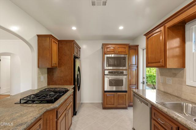 Detail Gallery Image 11 of 27 For 1747 Oakwood St, Pasadena,  CA 91104 - 3 Beds | 2 Baths