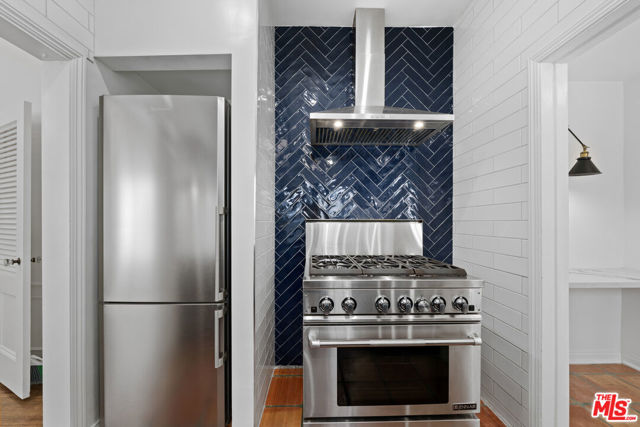 6427 1/2 Orange Street, Los Angeles CA: https://media.crmls.org/mediaz/eb17c362-a2d6-4920-bd8d-28c877f86345.jpg