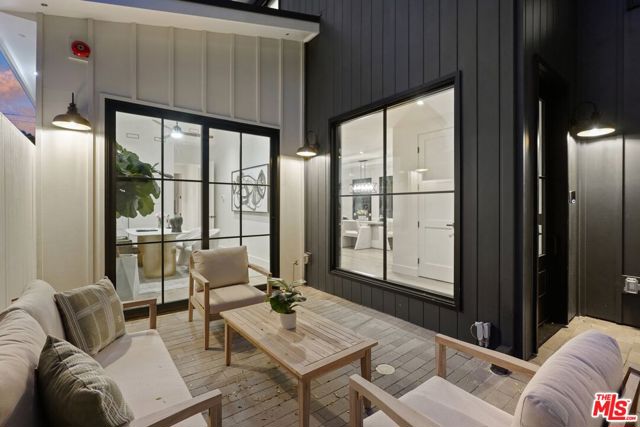 4034 Coolidge Avenue, Culver City CA: https://media.crmls.org/mediaz/eb186fa3-eada-4be5-a353-e97ca8502d03.jpg