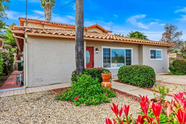 Detail Gallery Image 3 of 43 For 8319 Prospect Ave, Santee,  CA 92071 - 3 Beds | 3 Baths