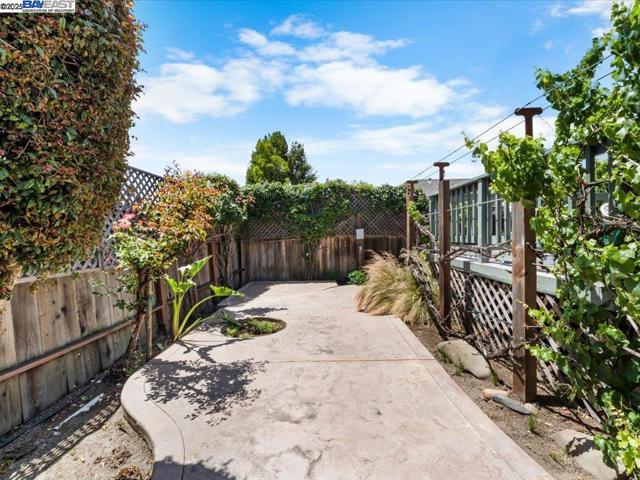 4311 Circle Ave, Castro Valley CA: https://media.crmls.org/mediaz/eb18c659-3a63-43df-98c6-7cefb996490d.jpg