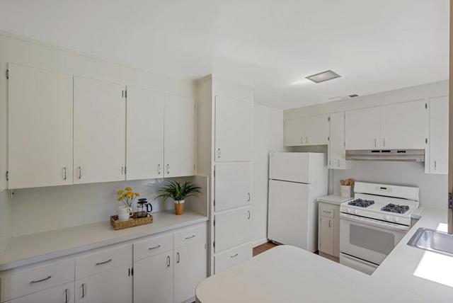 Image 22 of 60 For 3004 Del Monte Street