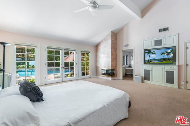 17040 Rancho Street, Encino CA: https://media.crmls.org/mediaz/eb19abea-d3ef-4bc1-b47b-b14fe20679eb.jpg