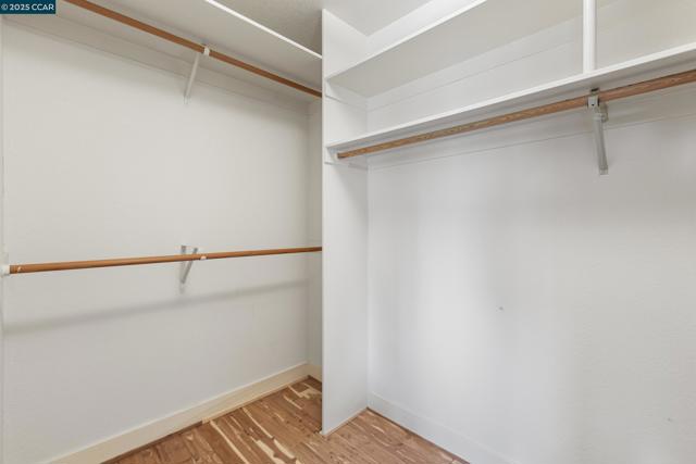25 Watchwood Ct, Orinda CA: https://media.crmls.org/mediaz/eb19cf94-d96d-4209-848d-f9a6acbf53be.jpg
