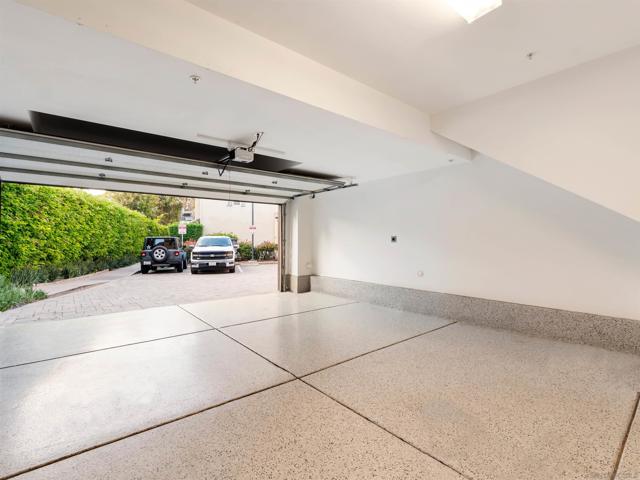 2400 Torrey Pines Rd, La Jolla CA: https://media.crmls.org/mediaz/eb1a8c02-f844-44cc-be3e-f27b8633ff2d.jpg