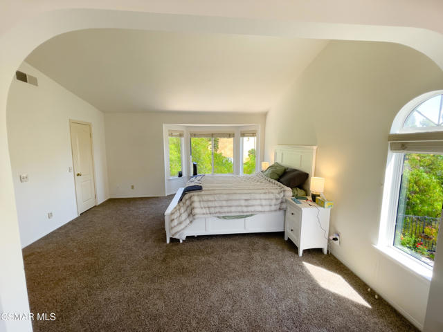 5964 Ruthwood Drive, Calabasas CA: https://media.crmls.org/mediaz/eb1ac804-fe60-4f80-80e0-31f7849a78c5.jpg