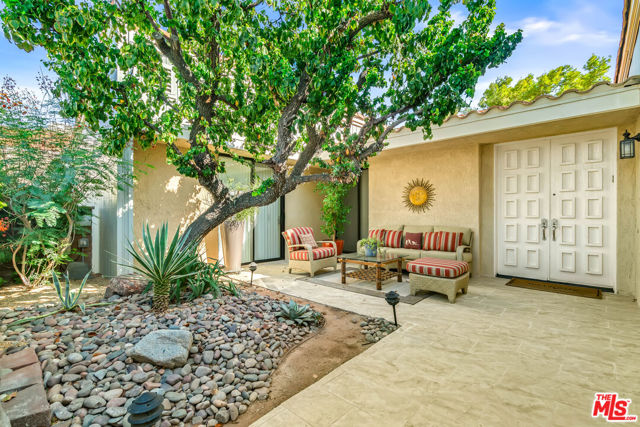 72305 Rodeo Way, Rancho Mirage CA: https://media.crmls.org/mediaz/eb1afb2c-756b-4796-a67c-8859defe9532.jpg