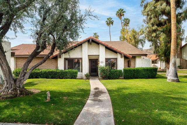 2355 S Gene Autry Trail, Palm Springs CA: https://media.crmls.org/mediaz/eb1afc69-487d-4c88-ae68-42c6070890a5.jpg