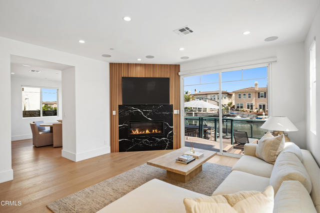 1520 Viewpoint Drive, Oxnard CA: https://media.crmls.org/mediaz/eb1b63bc-056c-4997-b7d7-7191a69c6b7b.jpg