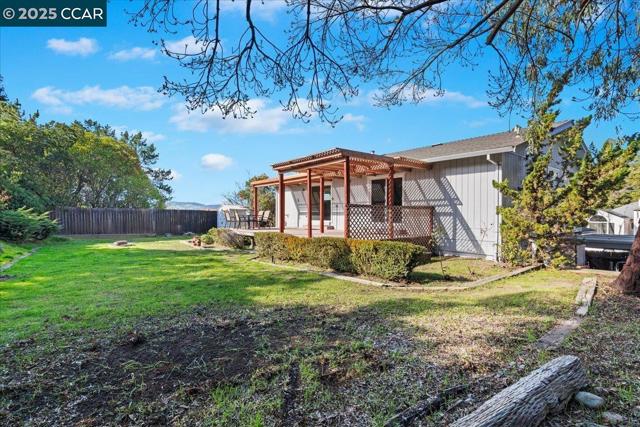 207 Midway Dr, Martinez CA: https://media.crmls.org/mediaz/eb1b6fc2-1e0b-440f-b1fa-63dcb63633a5.jpg