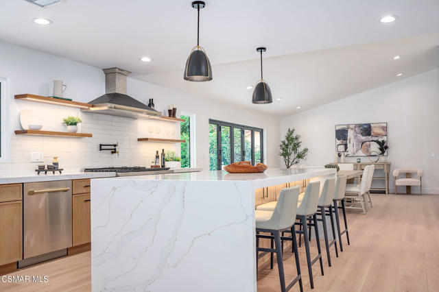 674 Lautrec Court, Thousand Oaks CA: https://media.crmls.org/mediaz/eb1b75a5-4ee2-433d-b20b-55cdb0bf311a.jpg