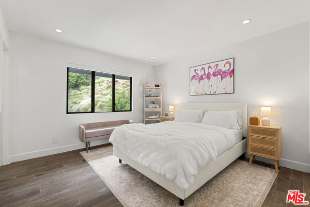 1739 San Ysidro Drive, Beverly Hills CA: https://media.crmls.org/mediaz/eb1b86b1-12f8-4ed0-ad0c-e226600a4447.jpg