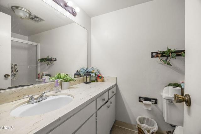 1401 Glenwood Drive, Oxnard CA: https://media.crmls.org/mediaz/eb1bc77b-9220-43e3-93dd-32d0faedd5d3.jpg
