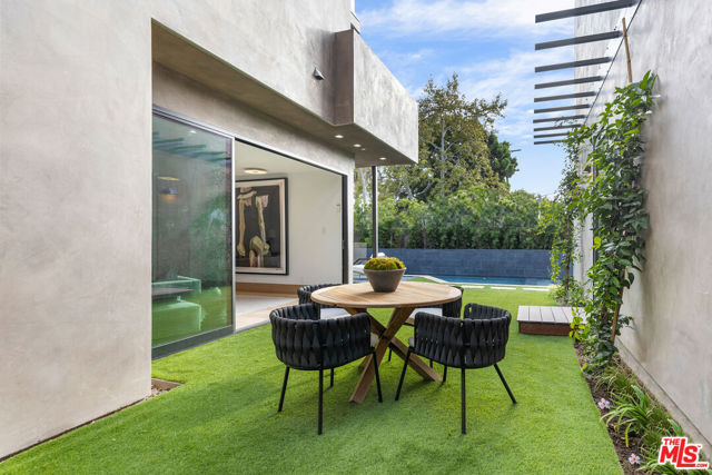 1011 Georgina Avenue, Santa Monica CA: https://media.crmls.org/mediaz/eb1c12e8-04f2-46da-ac00-7aee764fb2e6.jpg