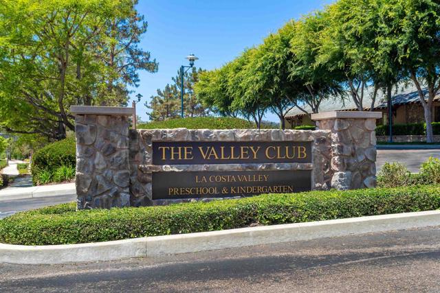 7866 Calle Oliva, Carlsbad CA: https://media.crmls.org/mediaz/eb1c819e-9d03-4631-9179-c707f4411a87.jpg