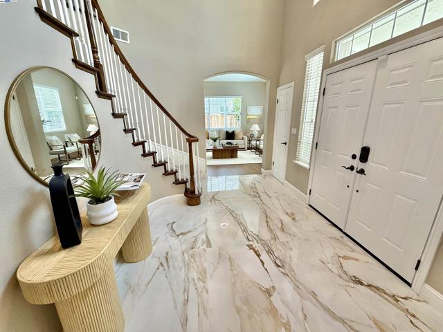 5825 Dresslar Cir, Livermore CA: https://media.crmls.org/mediaz/eb1ca9c0-27bb-4ad6-bb47-3a9972276b4b.jpg