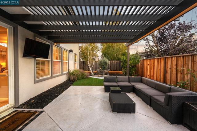 84 Plumeria Ct, Danville CA: https://media.crmls.org/mediaz/eb1deaa9-65ab-4ef7-9e19-d887005837c9.jpg