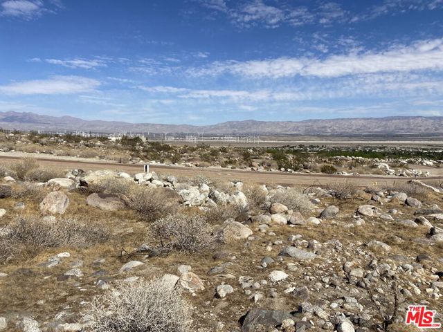 2217 Morning Vista Drive, Palm Springs CA: https://media.crmls.org/mediaz/eb1e00b6-9ff7-4d7d-a4fc-6d40de869080.jpg