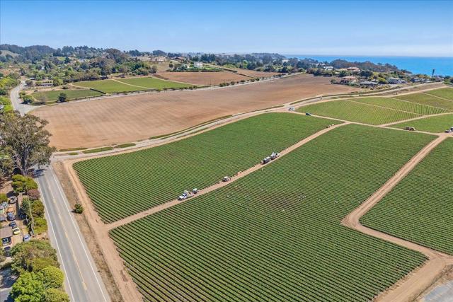 390 Heather Point Lane, Watsonville CA: https://media.crmls.org/mediaz/eb1e6035-7d52-410a-9f73-1e338ed29e7e.jpg