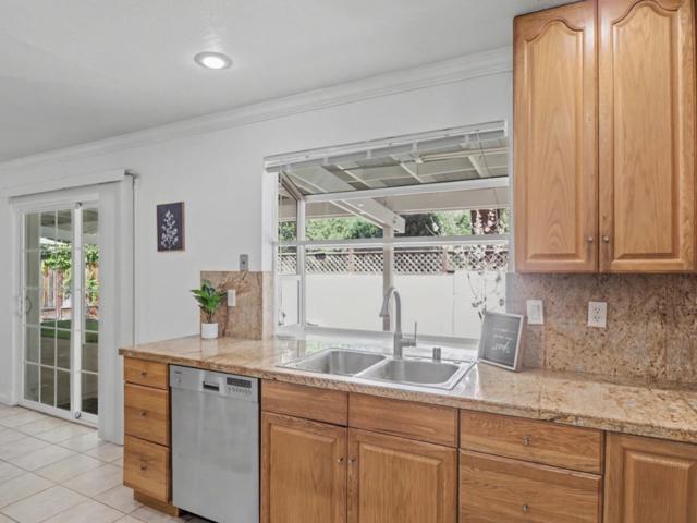 4950 Scarlett Way, San Jose CA: https://media.crmls.org/mediaz/eb1e6a1d-7bf9-4d62-a912-dbd7711c7869.jpg
