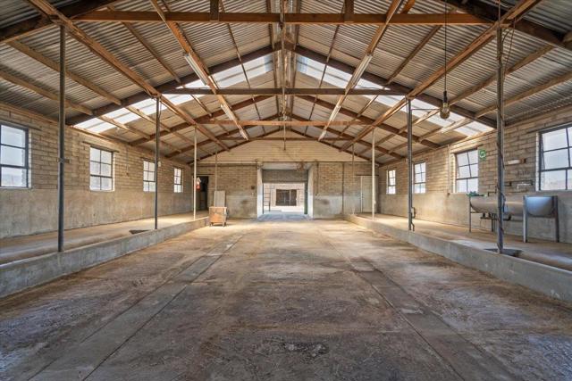 2675 Pacheco Pass Highway, Gilroy CA: https://media.crmls.org/mediaz/eb1e8bcb-e6eb-421f-b230-9d54efa1db22.jpg