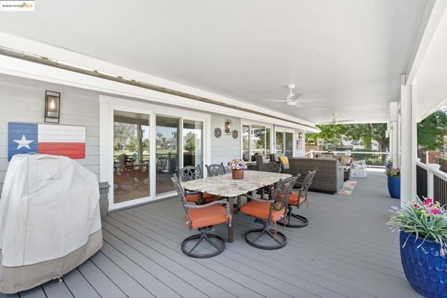 5521 Lanai Ct, Discovery Bay CA: https://media.crmls.org/mediaz/eb1ea017-d72f-4924-8d02-1b370b72e125.jpg