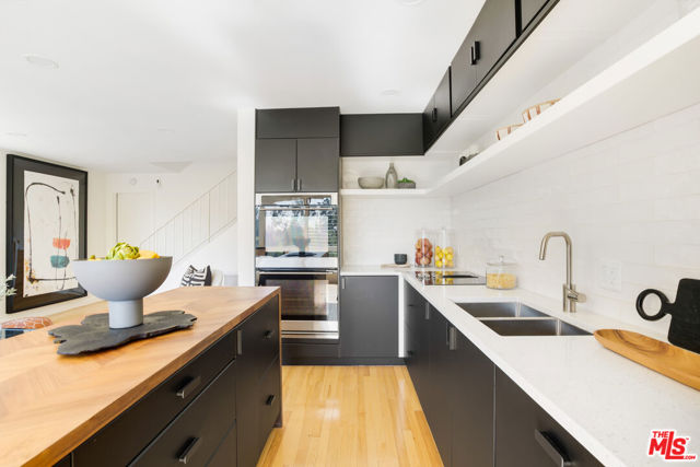 1311 Braeridge Drive, Beverly Hills CA: https://media.crmls.org/mediaz/eb1ea358-8a49-4d8c-a2b2-2bd1a2805eeb.jpg