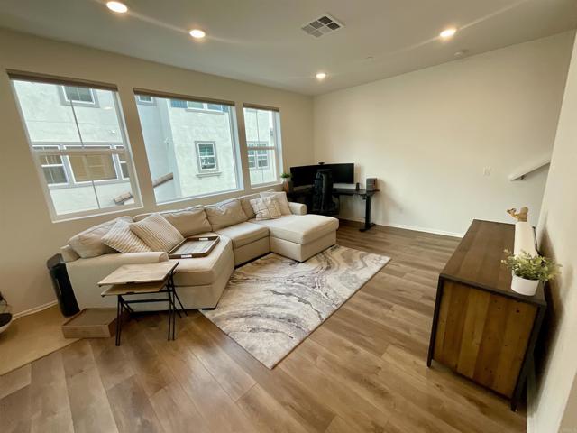 Detail Gallery Image 7 of 45 For 419 Atlas, Escondido,  CA 92025 - 2 Beds | 2/1 Baths