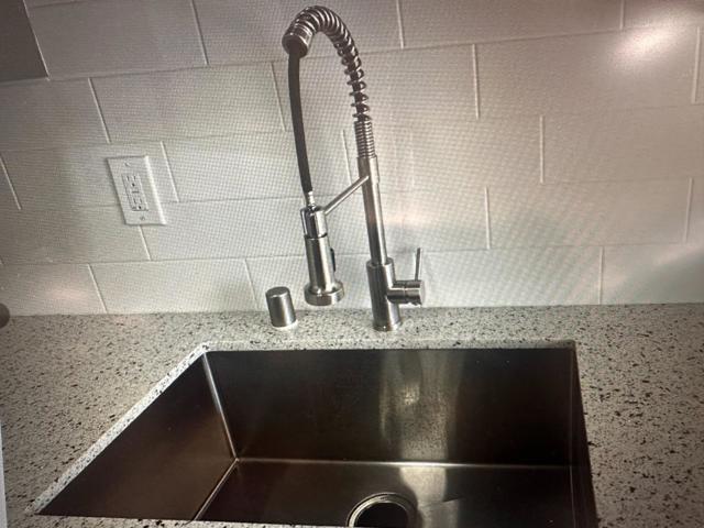 1690 Cherokee Drive, Salinas CA: https://media.crmls.org/mediaz/eb1ef576-33dc-4b67-8efc-85f1ea5d8057.jpg