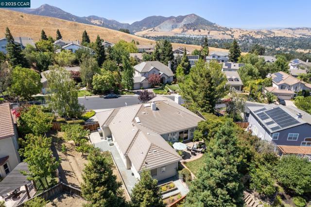 109 Forest Hill, Clayton CA: https://media.crmls.org/mediaz/eb1eff6f-6f6c-4c6b-b545-889ba092d2bd.jpg