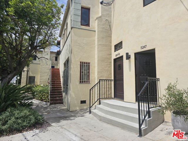 5247 W 9th Street, Los Angeles CA: https://media.crmls.org/mediaz/eb1f4022-5f37-4ab3-a49d-55a799f8aa54.jpg