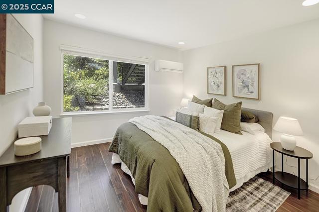 3136 Tice Creek Dr, Walnut Creek CA: https://media.crmls.org/mediaz/eb203353-fa42-442d-9756-d68f294b3c4b.jpg