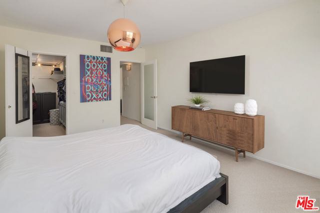 927 N Kings Road, West Hollywood CA: https://media.crmls.org/mediaz/eb20435e-46e2-43ff-a8a3-44b5f0a1c7b9.jpg