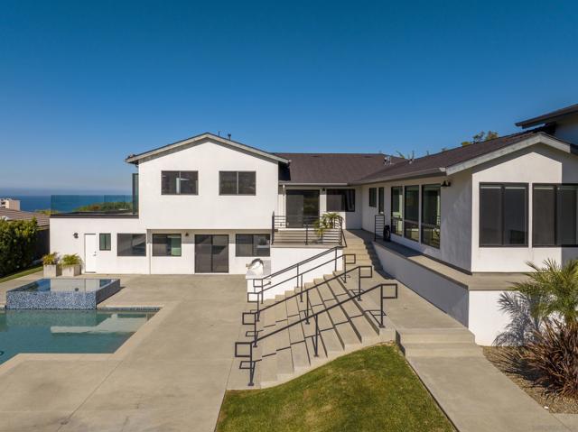 2641 Costebelle Dr, La Jolla CA: https://media.crmls.org/mediaz/eb20d733-9376-4adb-91c3-a0ab5ce5368f.jpg