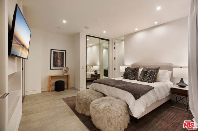 9459 Beverly Crest Drive photo 13